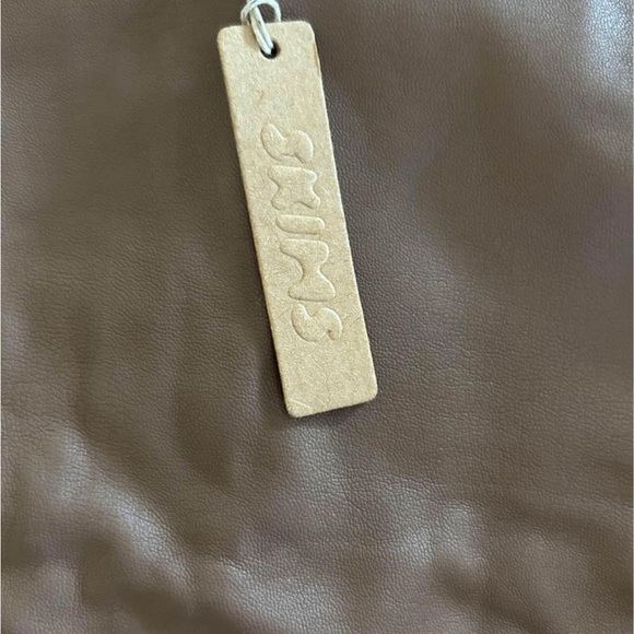 SKIMS faux leather bodysuit- size M- new with tags -retails $99 - Picture 3 of 3